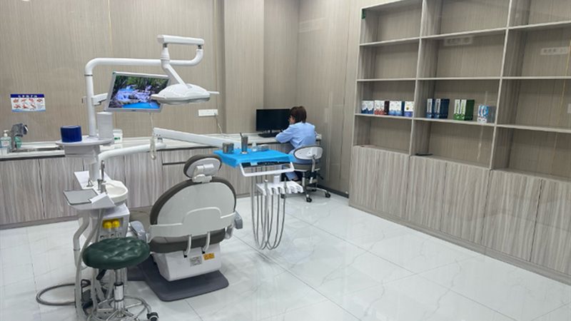 维持方法：除了保持口腔卫生外，还可以通过以下方法来维持美白效果：
